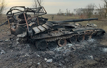 Московитский танк на Харьковщине разнесло в щепки после детонации боекомплекта