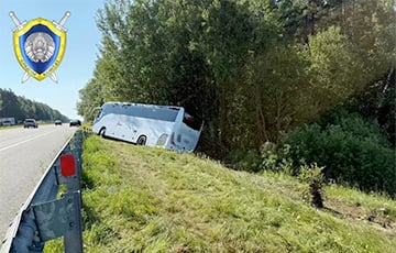 Автобус Минск — Вильнюс съехал в кювет