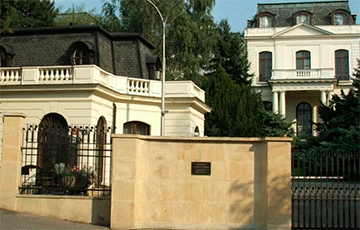 В Чехии власти предлагают сократить территорию посольства России