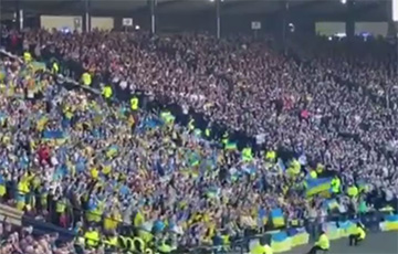 На футбольном матче Украина – Шотландия стадион поддержал украинских воинов