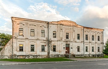 Дворец Радзивиллов под Дятлово выставили на продажу