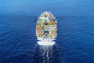 Крупнейший в мире лайнер Legend of the Seas вышел в первое плавание