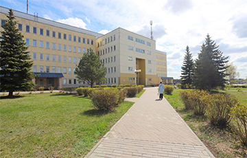 «На приеме врач бегает в магазин за булочками»