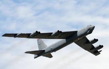 Тяжелые бомбардировщики США B-52 проводят учения над Германией