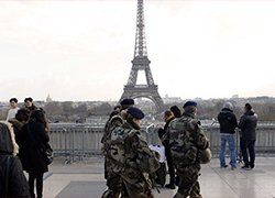 Над военной базой под Парижем обнаружен беспилотник