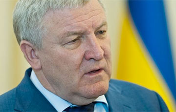 Сбежавшего в Беларуси экс-министра обороны Украины на родине обвинили в госизмене