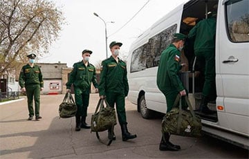 В Москве полицейские пришли в два хостела и увезли несколько постояльцев в пункт мобилизации