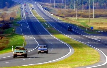 Дороги в Беларуси начнут поливать рассолом