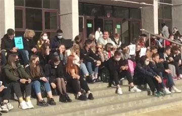 Студенты БГУИР проводят «сидячую» акцию протеста