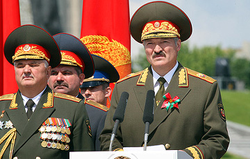 Генералам стоило бы сменить Лукашенко