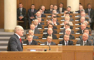 Лукашенко приумножает долги