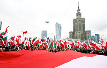 Зеленский на польском языке поздравил поляков с Днем независимости