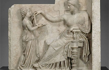 На греческой картине возрастом 2500 лет обнаружили «путешественника во времени»