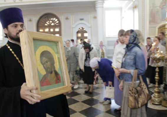 Верующие Беларуси смогут поклониться частице тернового венца Иисуса