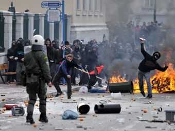 Полиция применила спецсредства против участников беспорядков в Греции