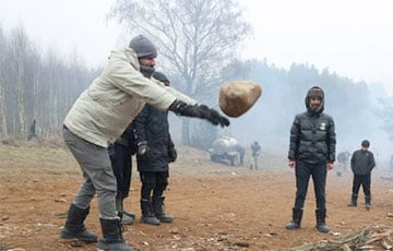 Группа нелегалов забросала камнями польских офицеров и солдат