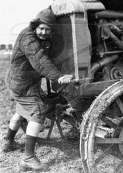В Минской области любимым женщинам подарят тракторы