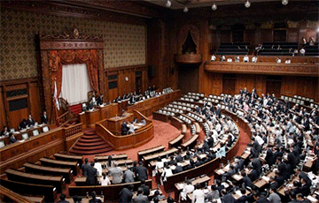 Сторонники создания армии Японии получили 2/3 мест в парламенте