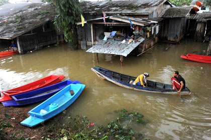 Число жертв наводнения в Малайзии превысило 20 человек