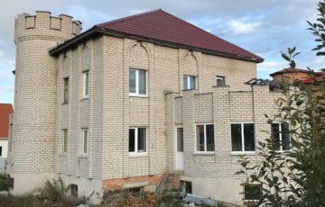 Под Минском продается недостроенный дворец в стиле 90-х
