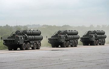 СМИ: На военную базу в Зябровке привезли ракеты С-300/400
