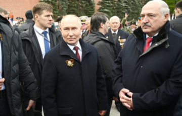 СМИ: Путин странно выглядит и с трудом ходит из-за бронежилета под одеждой