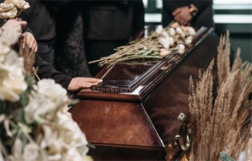 Гомельчанину сообщили о смерти матери, но на похоронах выяснилось, что она жива