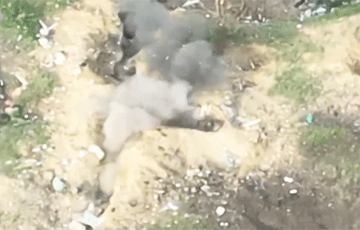 Украинский дрон уничтожил группу московитов в окопе