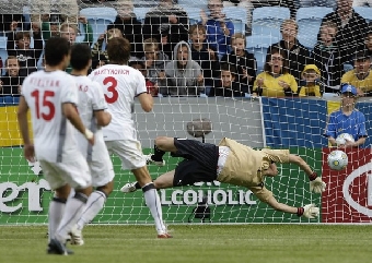 Белорусские футболисты крупно проиграли Швейцарии, но вышли в полуфинал молодежного чемпионата Европы