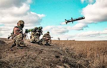Украинские бойцы точным попаданием в боекомплект взорвали танк врага