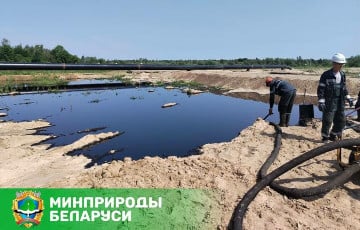Из нефтепровода под Мозырем разлилась нефть