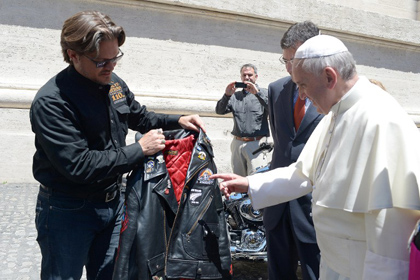Папа Римский выставил на аукцион свой Harley-Davidson