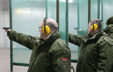Ректорам беларусских вузов устроили занятия по огневой подготовке