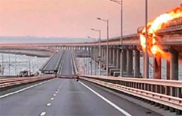 Видеофакт: Автодорога на Крымском мосту разрушена