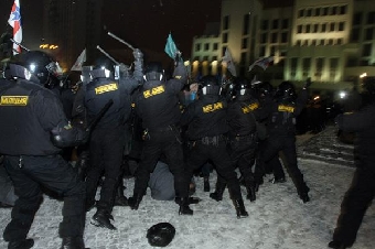 Минск: «Танцы» под дождем с ОМОНом и брутальные аресты (Фото, видео)