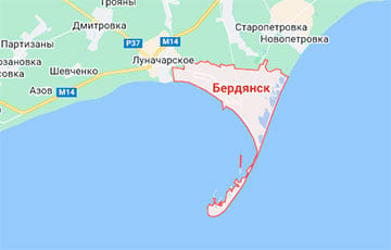 Сразу три попадания: ВСУ атаковали корабль РФ в порту Бердянска