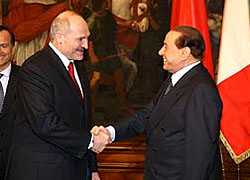 Берлускони пришлось оправдываться за встречу с Лукашенко