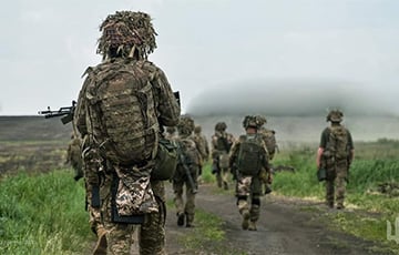 Бойцы ВСУ показали свои трофеи в освобожденном Старомайорском