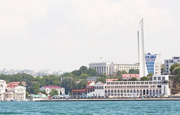 Крым под массированной атакой дронов: поражены два важных моста