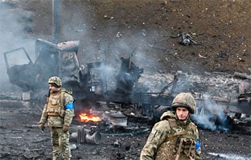 Украинские артиллеристы разбили колонну московитских грузовиков, подвозивших боеприпасы