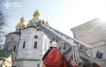 В Киево-Печерской лавре обрушился крест