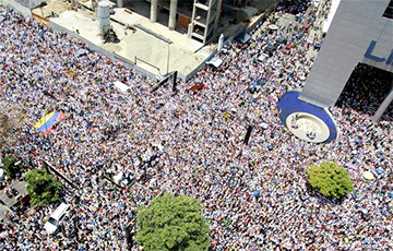 Фотофакт: Сотни тысяч венесуэльцев требуют отставки Мадуро