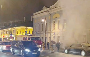 В центре Москвы сгорел дотла автомобиль Путина