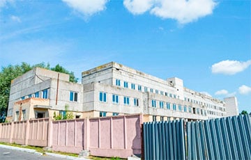 Недостроенный корпус инфекционной больницы в Гомеле сравняют с землей