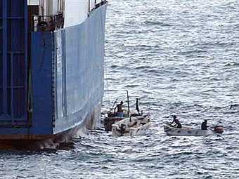 Моряки отогнали сомалийских пиратов водой из шлангов