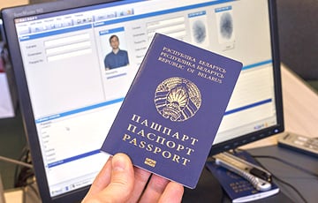Беларусы жалуются на задержки с ускоренной выдачей «старых» паспортов