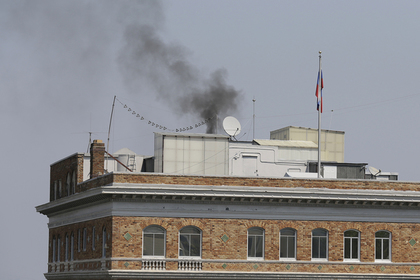 Захарова объяснила появившийся над зданием консульства РФ в Сан-Франциско дым