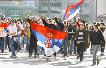 В Белграде демонстранты прорвали оцепление перед резиденцией президента