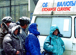 Паника в России: евро вырос до 100 рублей, доллар - до 80