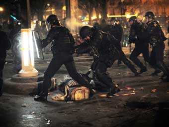 Полиция задержала 300 участников акции протеста в Париже
